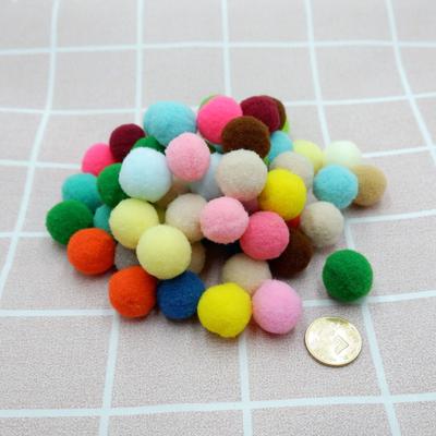 Naaien en breien – Strikjes en pompons voor naaiwerk