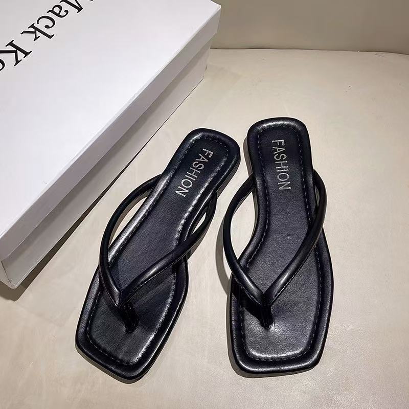 

Simple and fashionable small fragrant flip-flops women s leisure outdoor beach vacation cool and comfortable soft bottom toe cool slippers 40-41 чорний
