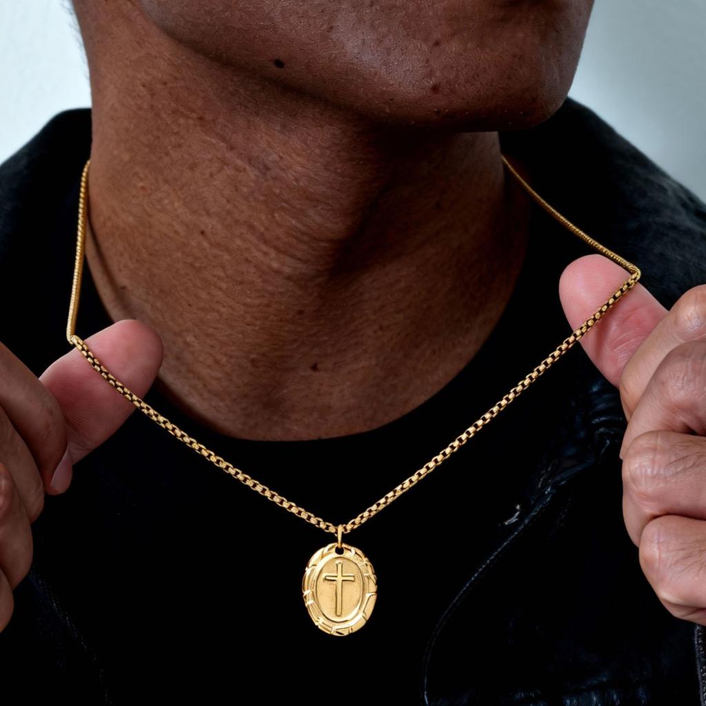 Goldfarbene Kreuzhalsketten für Herren, Edelstahl Ovales Kreuz Anhänger Halskette, Neuer Punk Religiöser Glaube Halsband Geschenke
