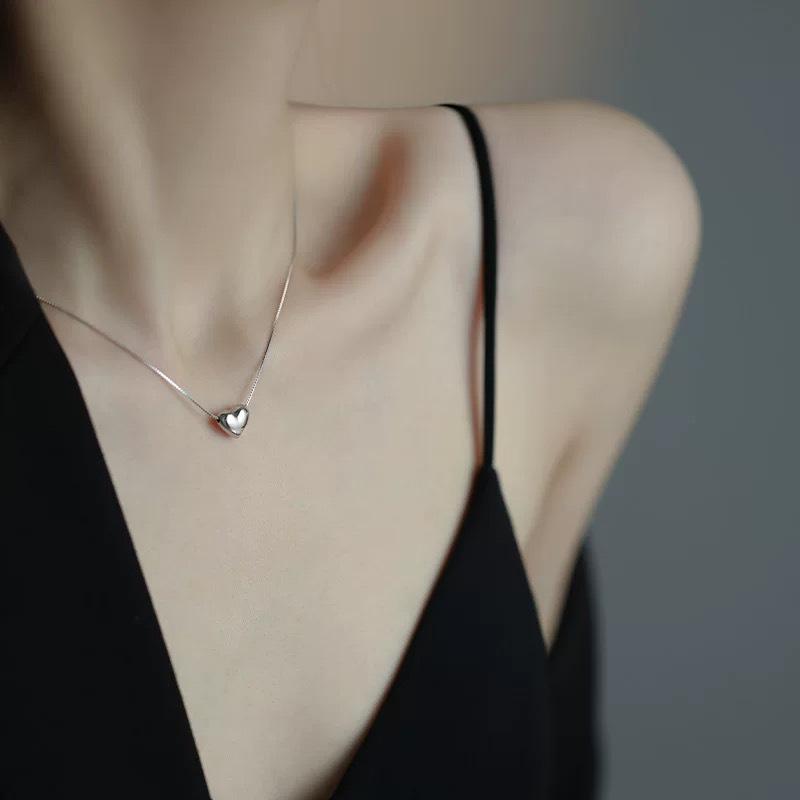Korean Style Heart Pendant Necklace: Fashionably Versatile Clavicle Chain for Women