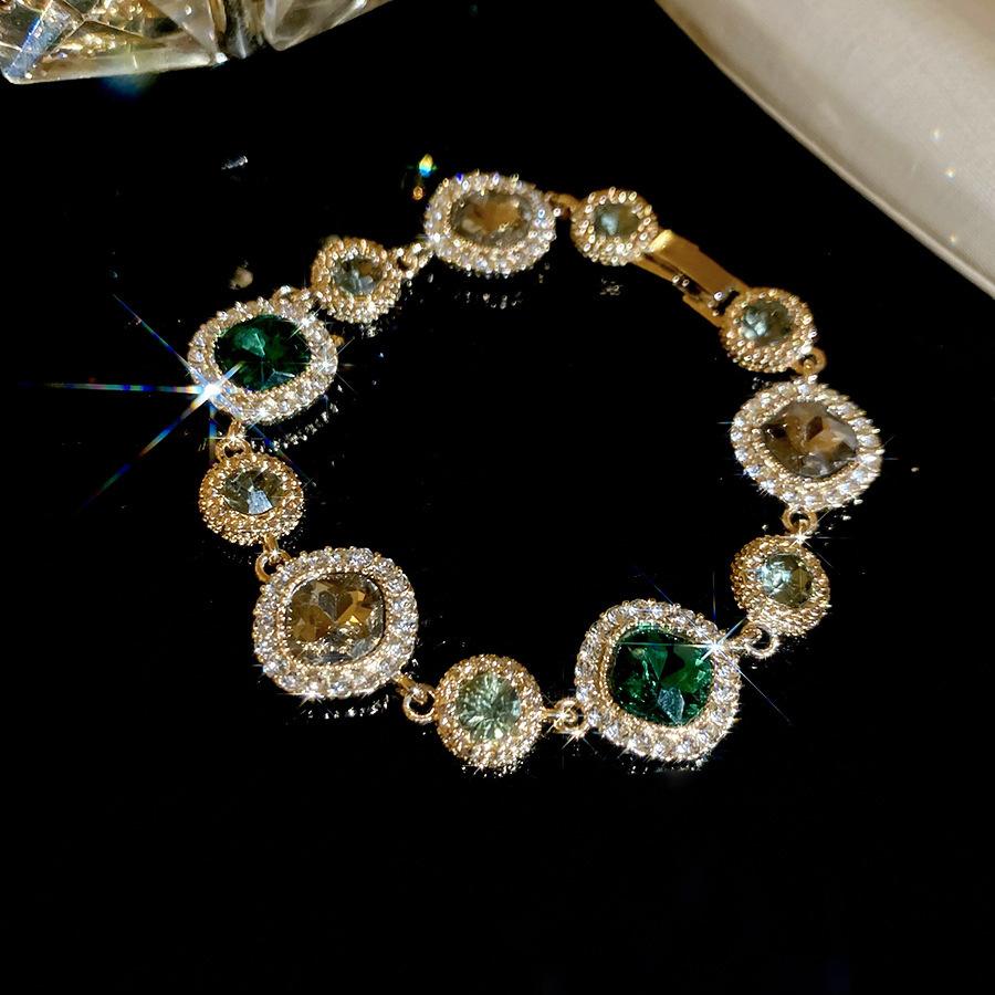 European and American diamond-encrusted flower hollow bracelet light luxury bracelet exquisite jewelry