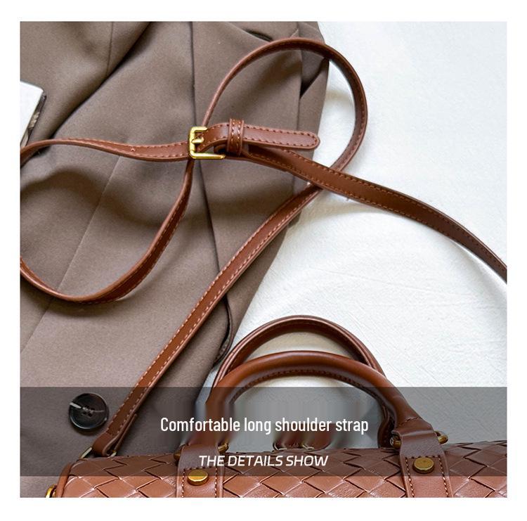 2025 Autumn/Winter Vintage Woven Women's Pillow Shoulder Bag