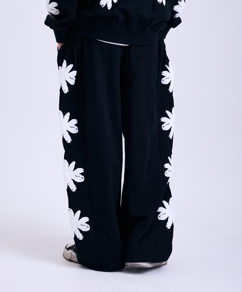 MISTER CHILD Spray Flower Sweatpants Black