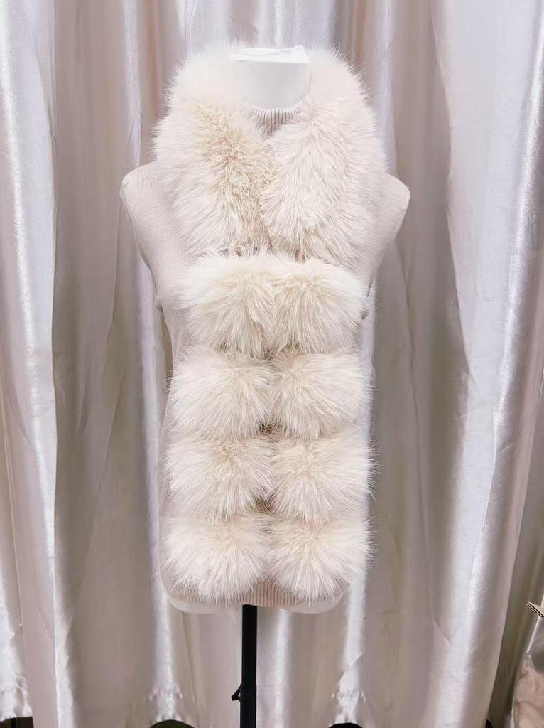 Magnetic Faux Fox Fur Scarf with Pom-Poms - Double-Sided Plush Shawl for Autumn/Winter.