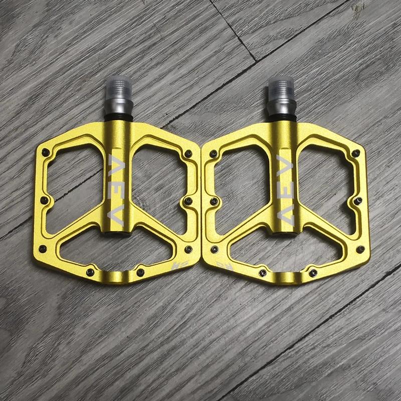 

New Anti-slip Footboard CNC Aluminum alloy 9/16 Road Fixie Bikes Pedals MTB 3 Bearings Pedal Bicycle Bike Pedal золотой