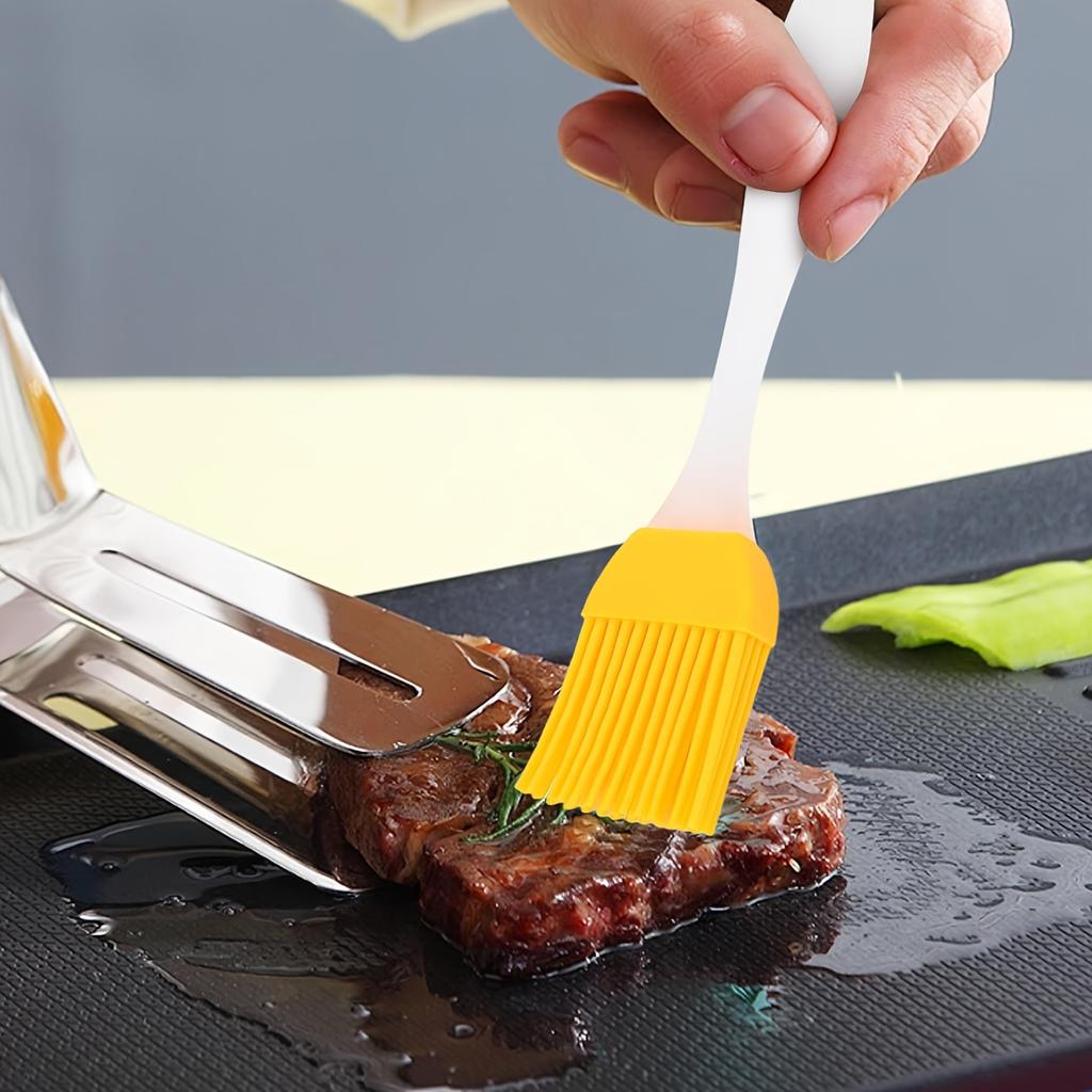 Beer Can Chicken Holder with Brush for Grill and Smoker, Premium Grade Stainless Steel Chicken Holder, Poultry roasters