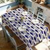 1 Stück, Abstraktes Fischschwarm-Print-Tischdecke, Strapazierfähiges Polyester-Material, Grundfarbe, Vollständig bedruckt mit dunkelblauen abstrakten kleinen Fischmustern und D