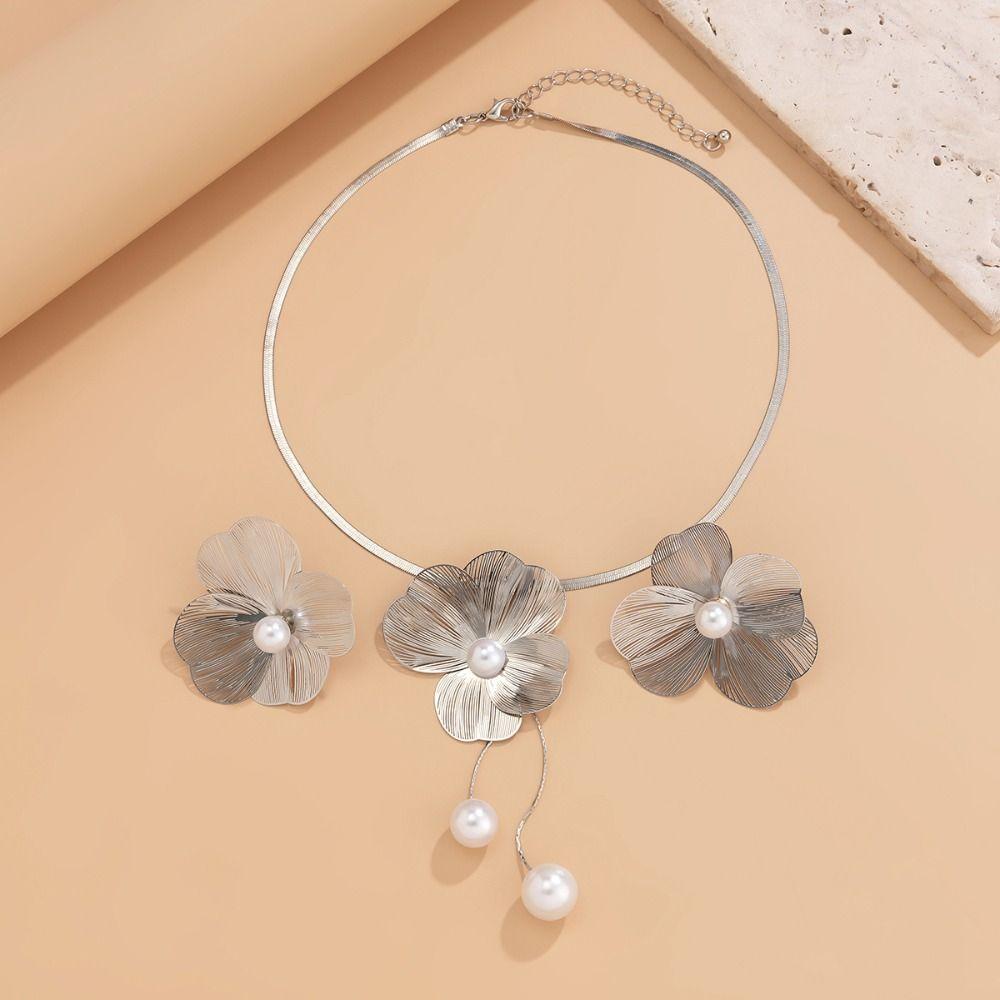 Hollow Flower Jewelry Set Copper Women Jewelry Suit Sweet Petal Earrings Necklace Suit Girls