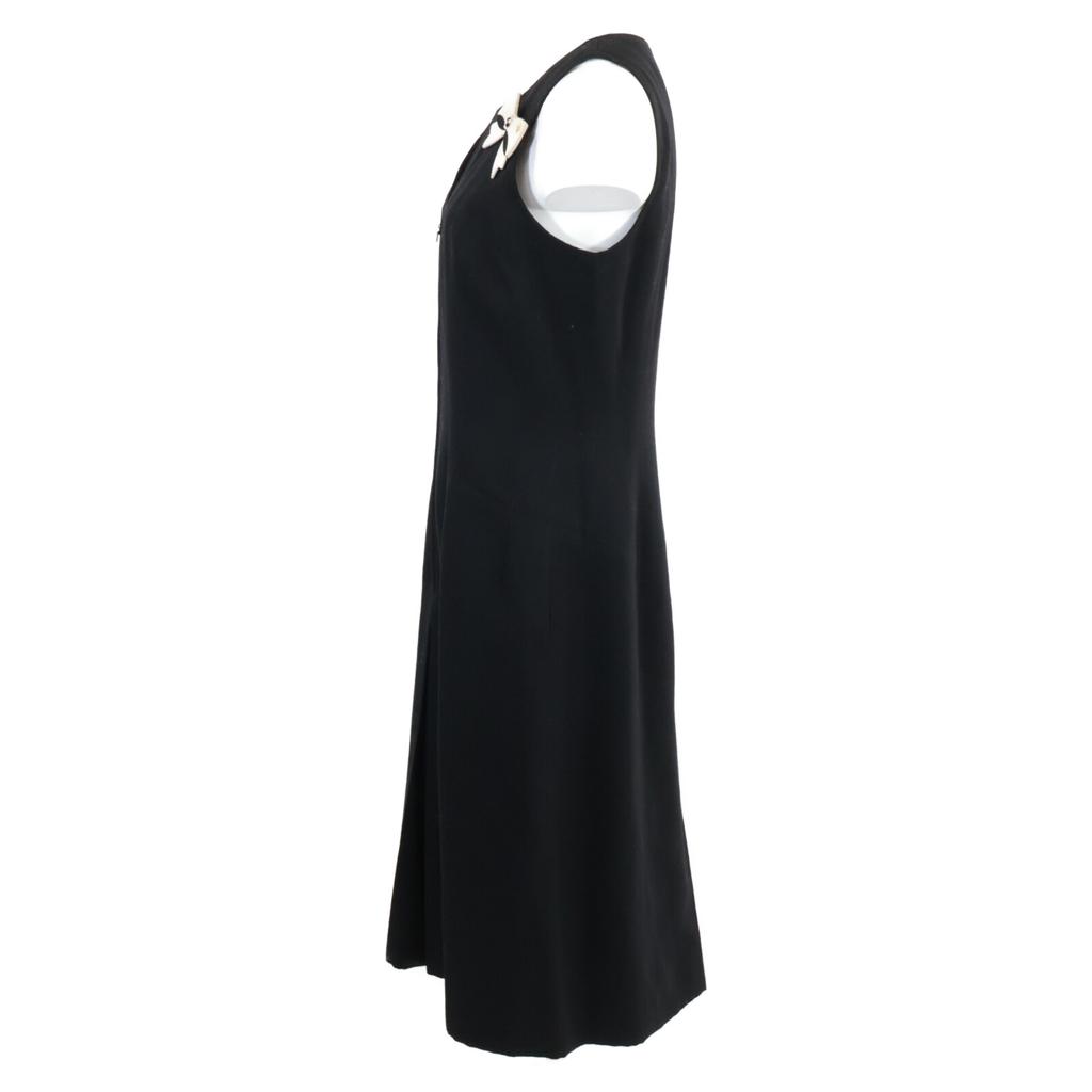 Chanel 02A P191712 CC Logo Zip Sleeveless Top with Ribbon Brooch Dress 38 blackUsed
