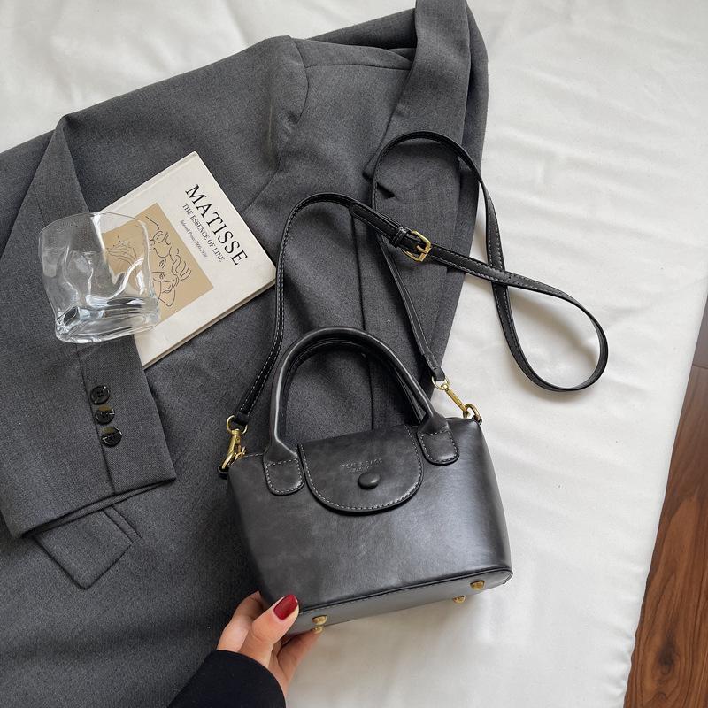 Retro handbag women's 2025 new trendy high-end color contrasting fashion shoulder bag commuter messenger dumpling bag