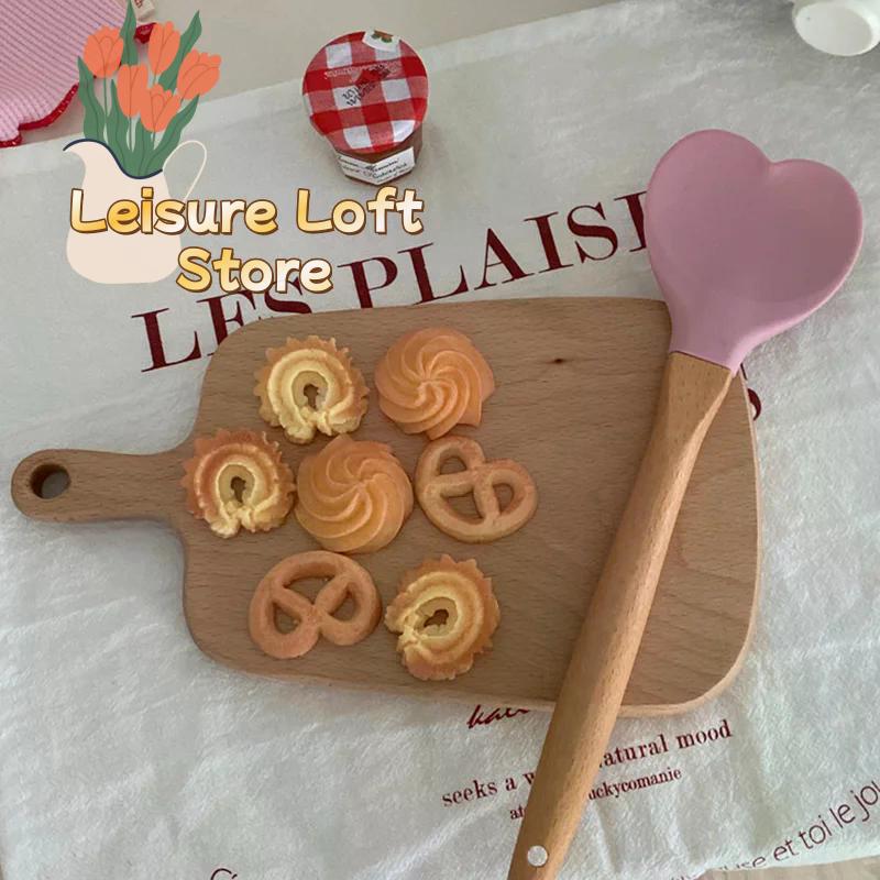 Valentine's Day Gift Set: Heart-Shaped Silicone Spatula with Wooden Handle, Non-Scratch & Easy Clean for Baking Lovers