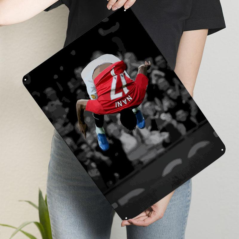 

Луиш Нани Постер Футболист Жестяная Табличка Декорация Спальня На Заказ Футбол Металлические Таблички для Настенного Декора Кофейный Бар 20x30cm（7.8x11.8inch）