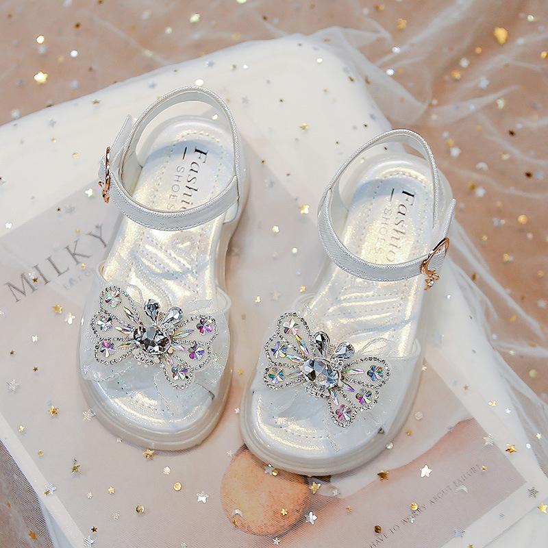 Girls sandals 2025 summer new middle and older children's beach shoes foreign soft-soled princess shoes girls fashion crystal shoes