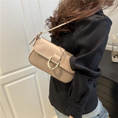 Bag Women's New Retro Red Horseshoe Buckle Fashionable Portable Underarm Bag Shoulder Messenger Bag Versatile