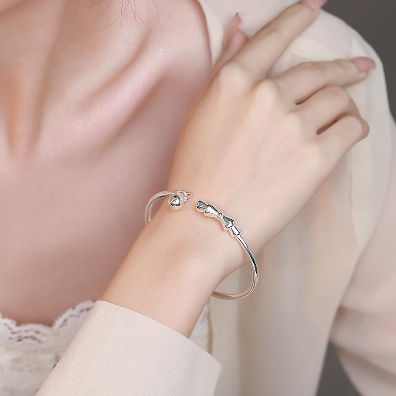 S999 Full Silver Youth Bow Bell Bracelet Bracelet Bracelet with Minimalist and Unique Design Feeling Silver Bracelet
