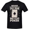 Lustiges T-Shirt mit dem Aufdruck „Unterschätze niemals einen alten Mann, der Poker spielt“ – Herrenmode, lässiges T-Shirt aus 100 % Baumwolle, lockerer Oversize-Schnitt