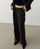 NOIRER FOR WOMAN Belted Two-Tuck Wide Slacks (Brown)