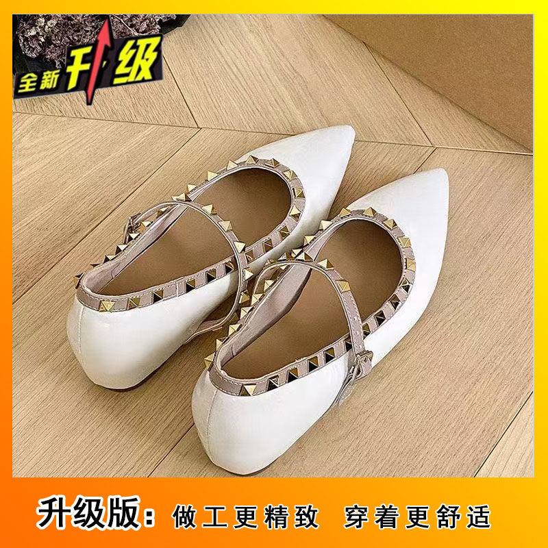 

Маленькое увеличение внутренней высоты одинарные туфли женские 2025 лето темперамент заклепка острый носок Мэри Джейн для ношения на улице неглубокие туфли-лодочки из лакированной кожи 42