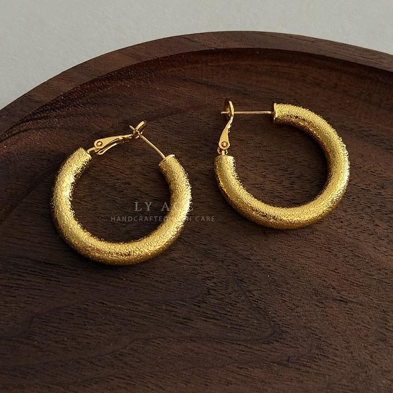 Gold and silver series zircon stud earrings two-color gold and silver hollow relief earrings light luxury cold shining versatile ears
