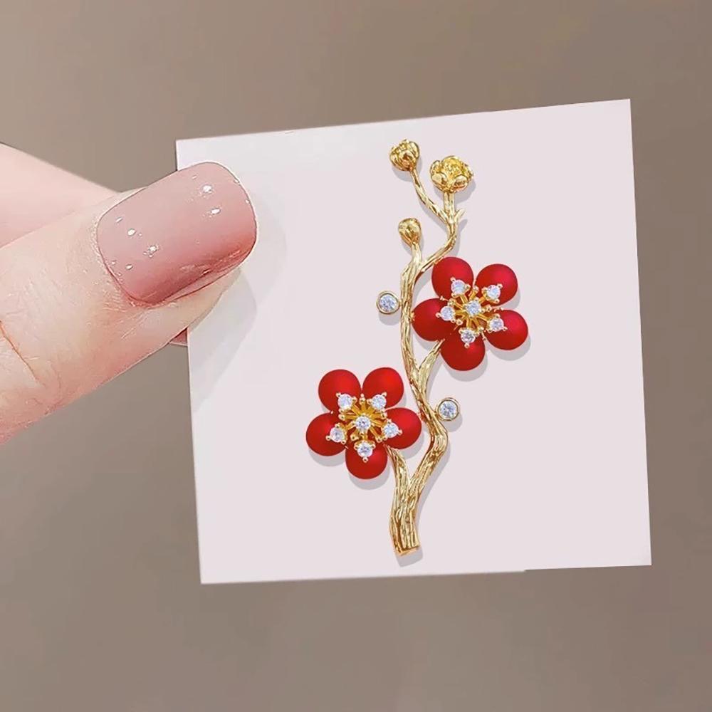 Plum Blossom Zircon Brooch High-end Elegant Charm Design Flower Chest Flower Brooch High-end Suit Cheongsam Accessories Gifts