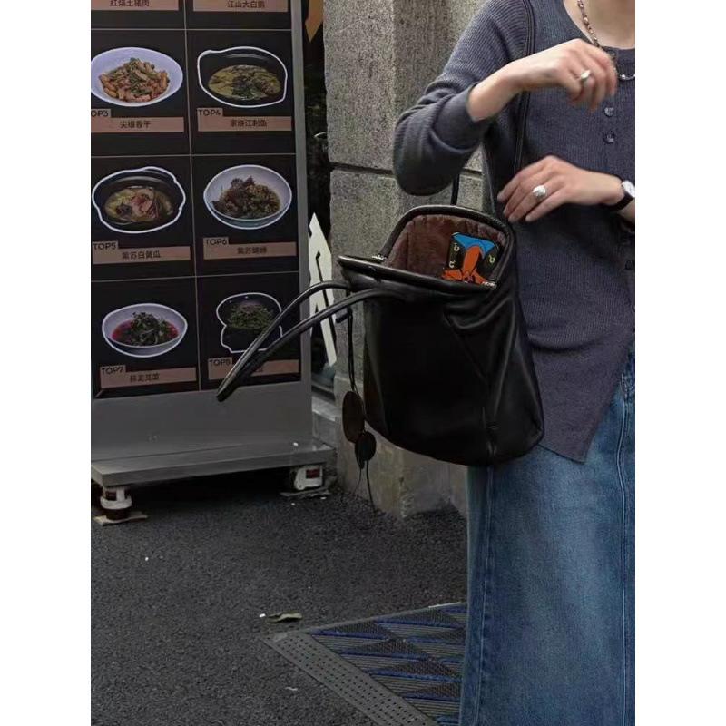 

Tote bag women s new models are popular this year, niche splicing single shoulder shell bag retro portable travel bag