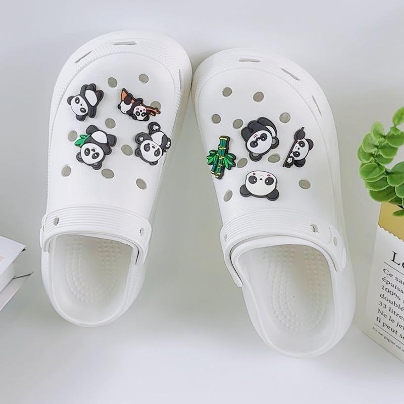 8 Stück Mode Schuhanhänger für Clogs Set Zubehör Lochschuh Schnalle Niedlicher Panda Bambusblatt DIY Schuhdekorationen