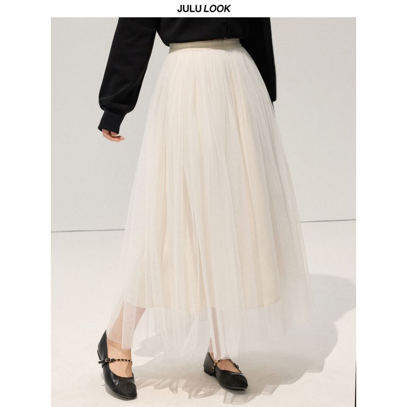 

Julu Studio White Pear Plus-Size Set for Slightly Chubby Women with a Rich Look, Featuring a Single-Breasted Knitted Cardigan and a Mesh Skirt Off-White Mesh Long Skirt M