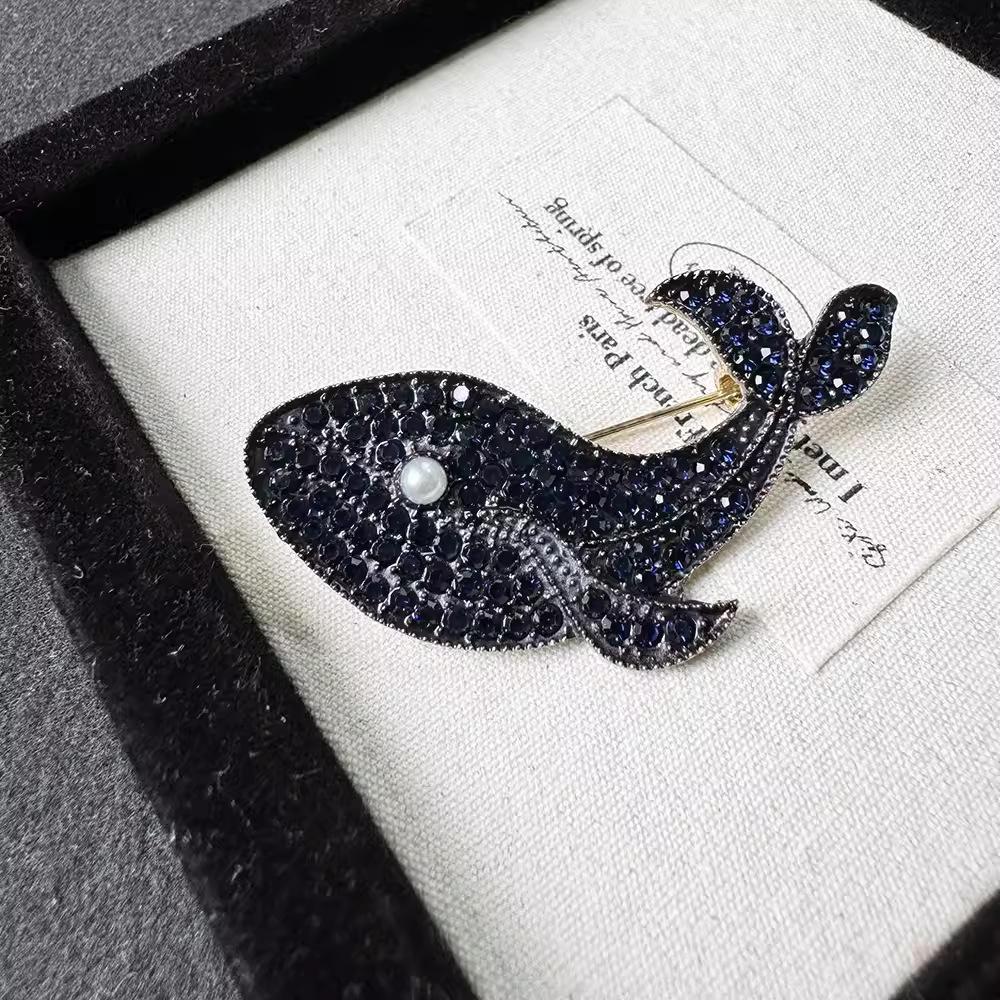 Korean Creative Blue Whale Fish Brooch Retro Luxury Temperament Brooch Niche Design Sweater Pin Suit Trendy Accessories