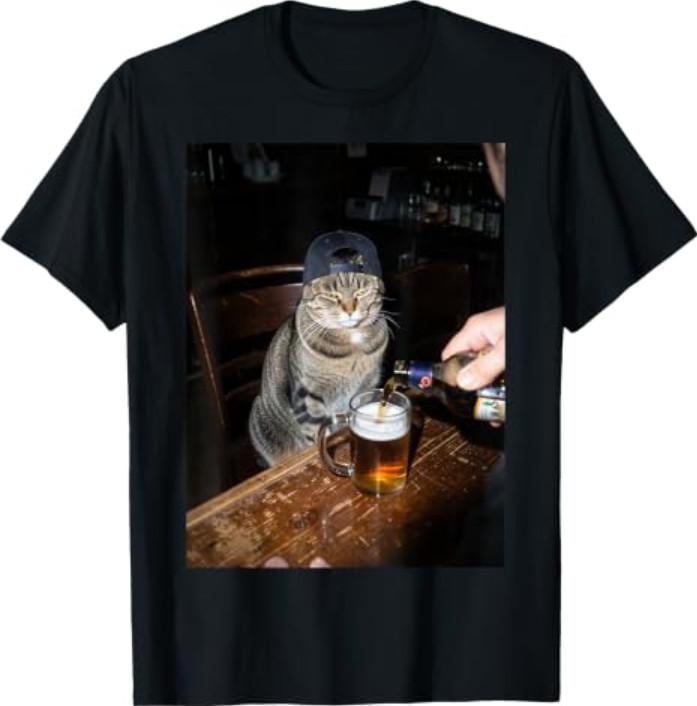 Unimpressed Tabby Cat Drinking Beer Funny Cat Lover Party T-Shirt