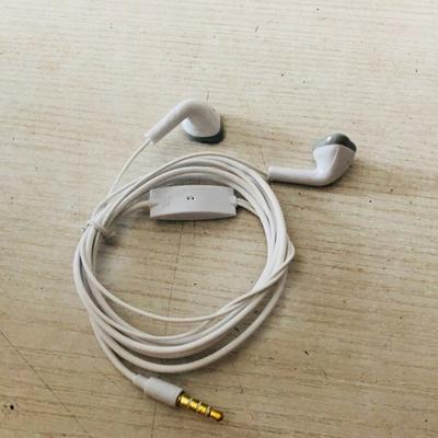 3,5 mm Semi-In-Ear-Kopfhörer C550 Ohrhörer verfügen über Klangregelung und breite Kompatibilität für Smartphones, Tablets