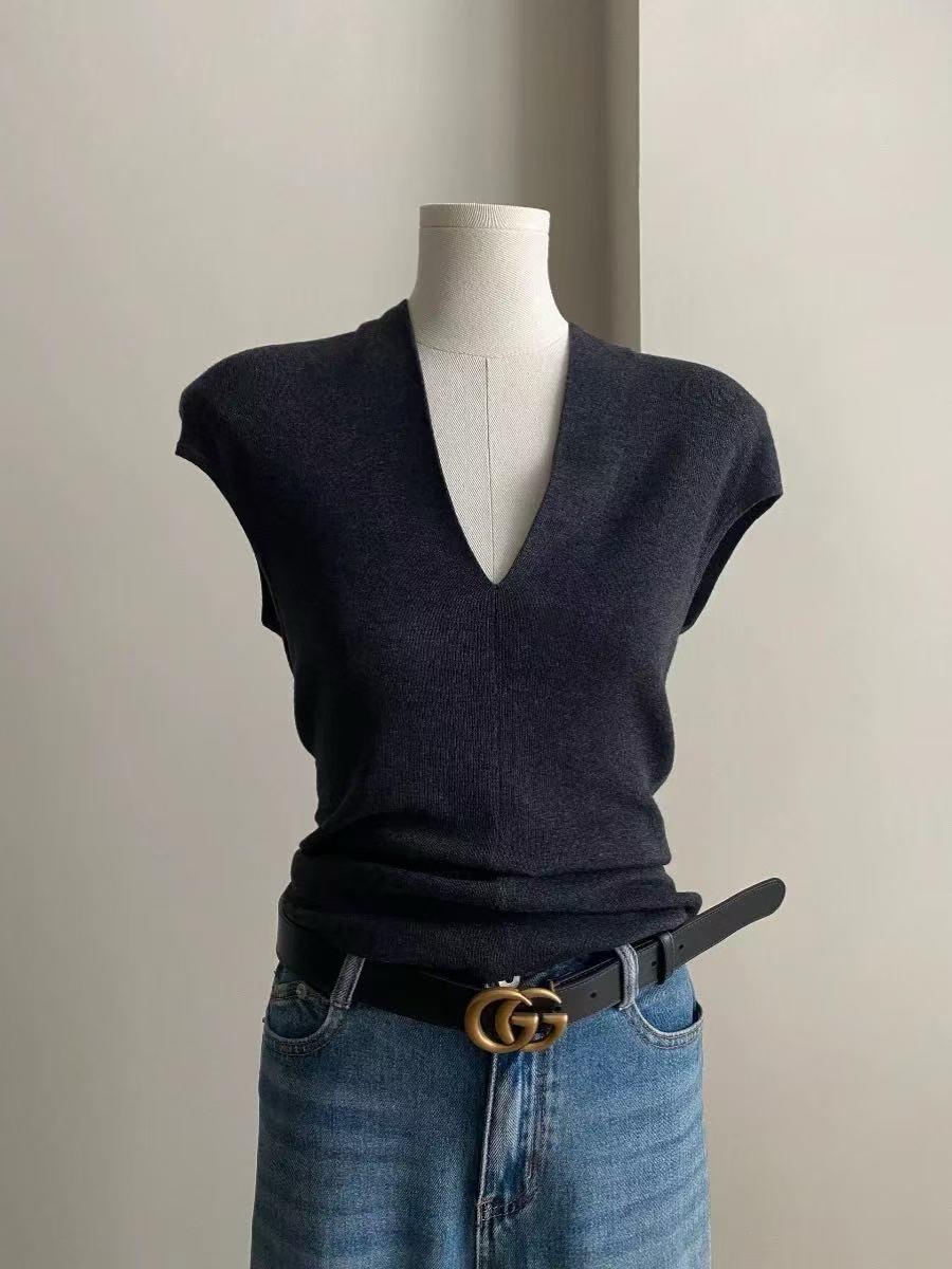 

V-neck small flying sleeves thin ice silk knitted t-shirt women s summer short slim-fitting and thin top French high-end top One size fits all темно-серого