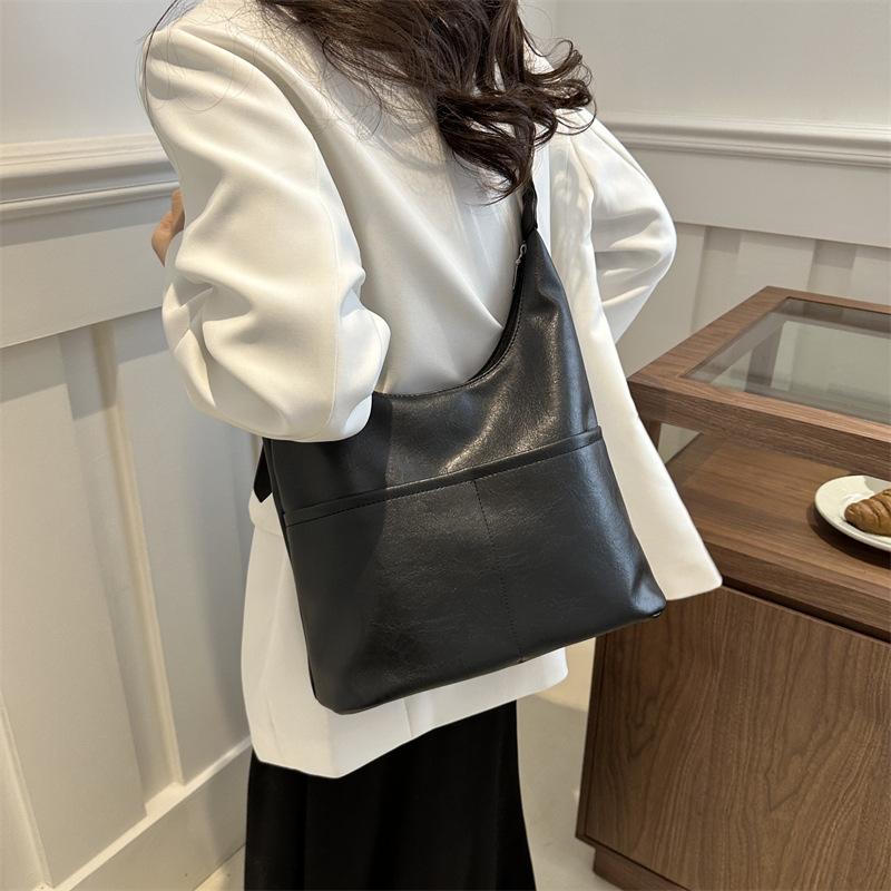 Women's New Winter Casual Trendy One-shoulder Crossbody Bag Solid Color Commuter Bucket Bag