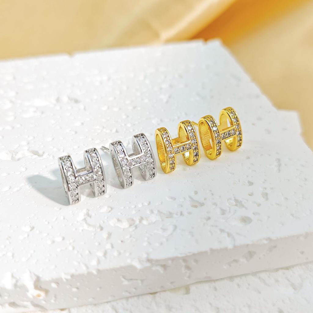 Elegante Collar con Colgante de Diamante H Estilo Coreano para Mujer, Cadena Clavicular Moderna y Versátil con un Tacto Lujoso.
