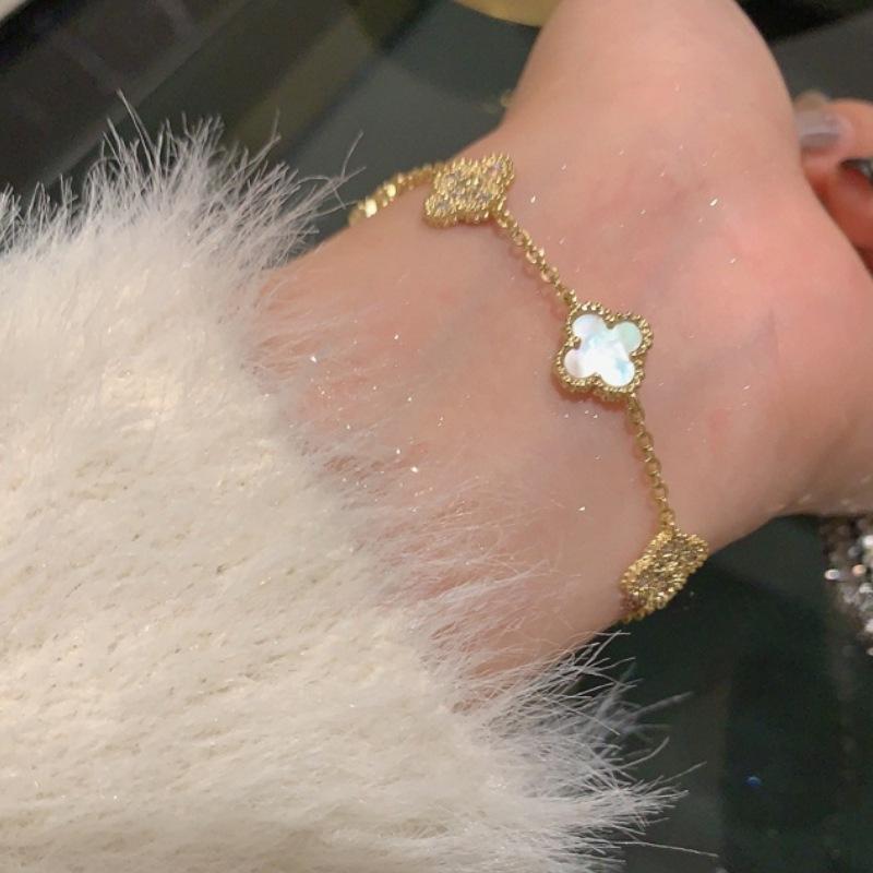 Hand Circumference 20cm Pink Fritillary Four-leaf Clover Bracelet Women's 18K Gold Niche Light Luxury