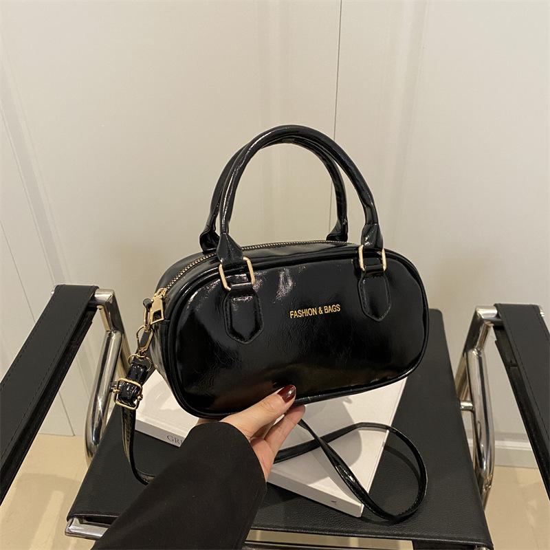 Portable New Bowling Bag Women's 2025 Spring and Summer New Korean Version Fashion Shoulder Bag Simple Casual High Texture
