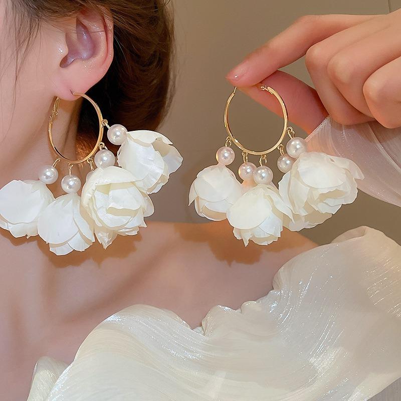 Dopamine petal mesh stud earrings new popular seaside vacation wind earrings exaggerated temperament versatile earrings wholesale