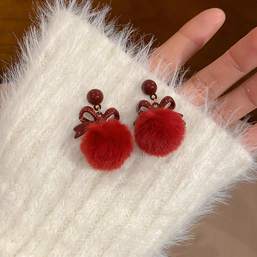 

Oil drop bow hairball stud earrings autumn and winter temperament niche versatile earrings earrings light luxury