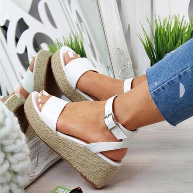 Fashion 2025 New Summer Fashion Women's Large Buckle Sandals Flat Comfortable Lightweight High Heel Sandals for Women Zapatos De Mujer
