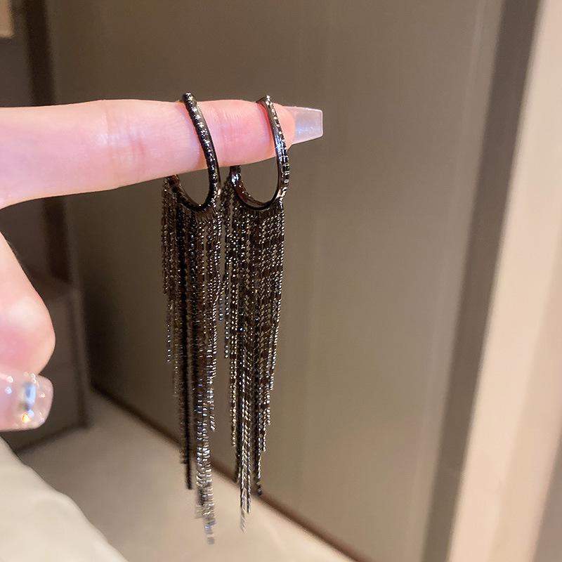 Vintage Silver Black Tassel Geometric Round Stud Earrings for Women - Elegant High-End Design