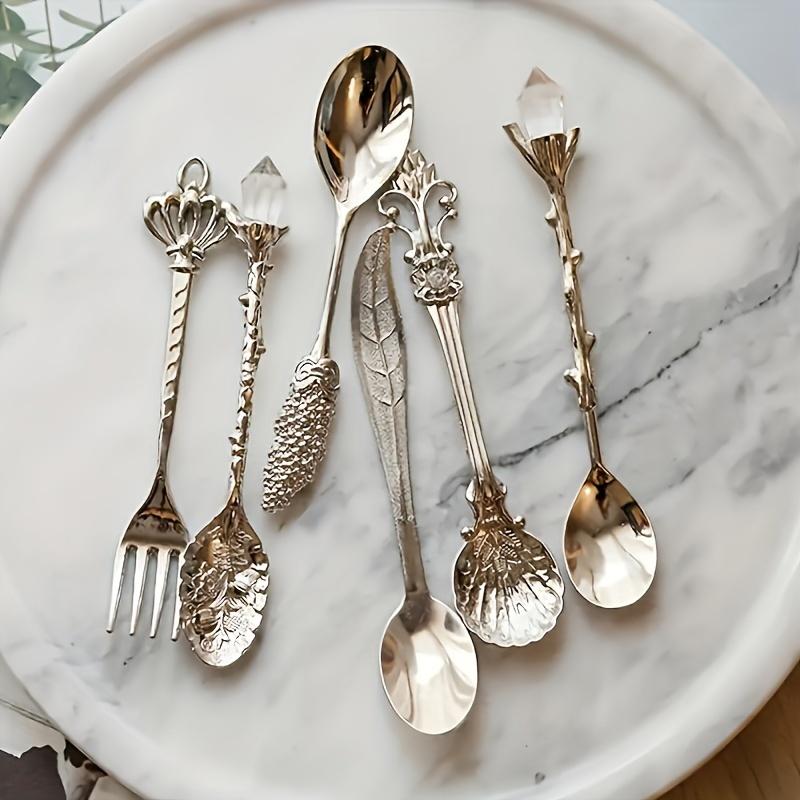 6pcs Vintage Spoons Fork Mini Royal Style Metal Golden Carved Coffee Snacks Fruit Prikkers Dessert Fork Kitchen Tool