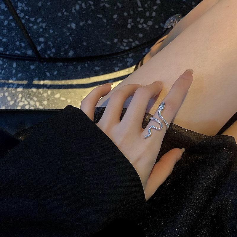 Vintage Punk Snake Shape Ring for Men Women Korean Elegant Opening Adjustable Crystal Rings Weddings Party Zircon