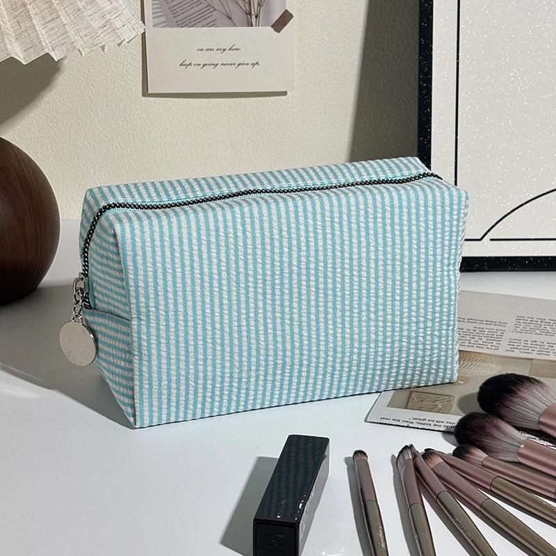 Striped Seersucker Makeup Pouch Large Capacity Durable Zipper Portable Compact Cosmetic Storage Bag for Short Trip Use