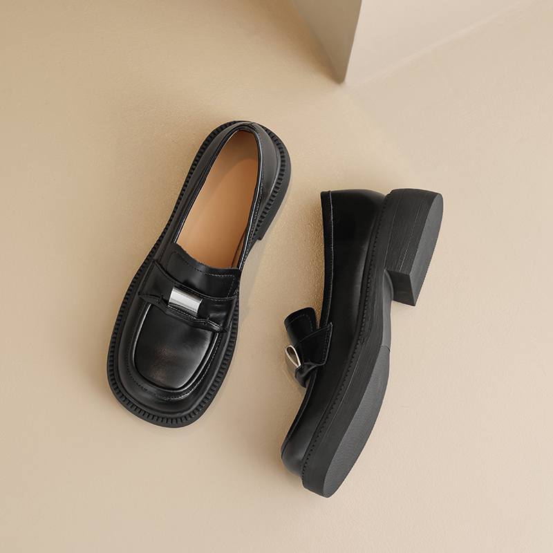 Krazing Pot Piele de vaca Varf rotund Fund gros Pantofi de primavara Brogues Inchideri metalice Platforme Femei Pompi