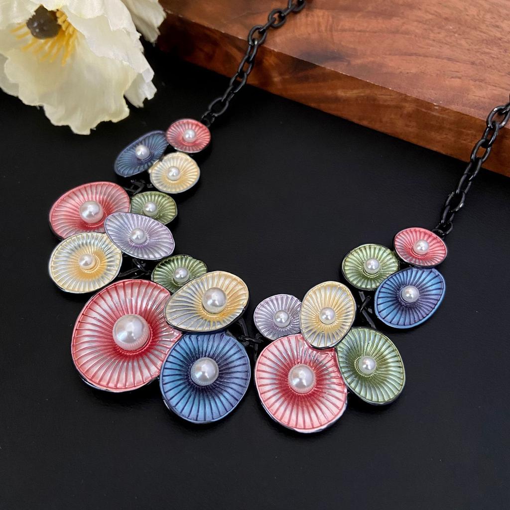 Pendentif long fleur géométrique creuse couleur émail, pendentif collier polyvalent en forme de cœur pour femme à sens élevé