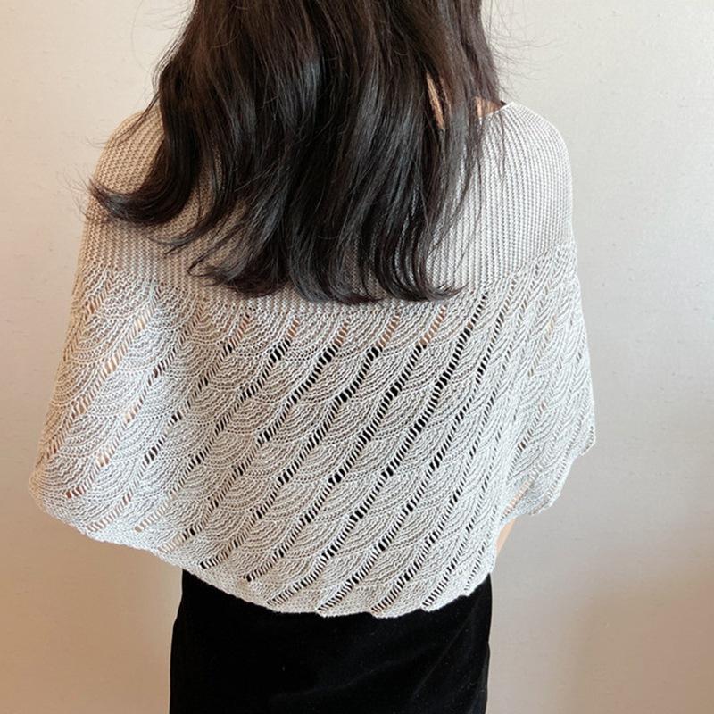 Klimatisiertes Zimmer mit Krähenfußmuster außerhalb des Frühlings- und Herbst-Dünnschnitt-Halskragens EMA