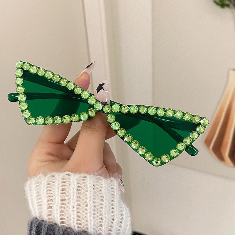 Luxury Cat Eye Rhinestone Classic Sunglasses Noble Luxury Designer Triangle Glasses Uv400 Trend Lunettes De Soleil Pour Femmes