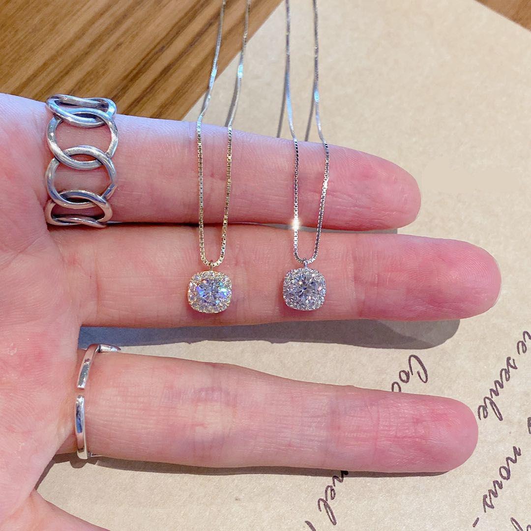 Small sugar cube necklace women s niche high-end temperament pendant design collarbone chain cold wind new trend jewelry wholesale платиновый