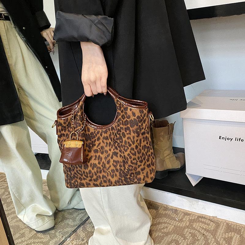 

2025 new bag handbag popular niche child and mother bag fashion trend simple temperament commuter bag 31*10*23