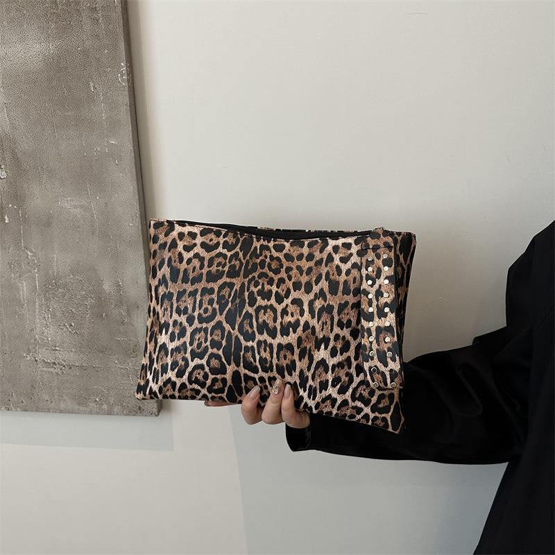 Stylish And Simple Leopard Print Clutch Bag Autumn Foreign Style High Value Rivet Small Square Bag