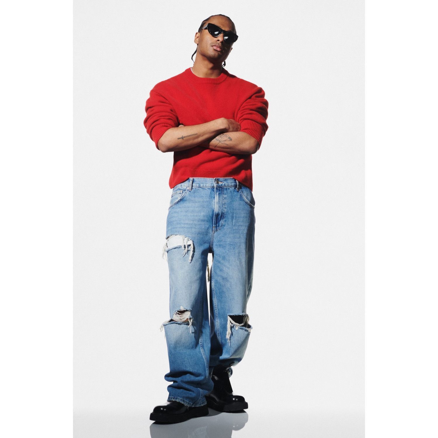 

RIPPED BAGGY JEANS